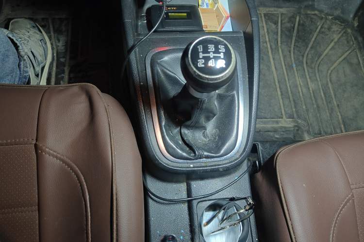 Used Bestune B30 2016 1.6L manual luxury version Gear Lever