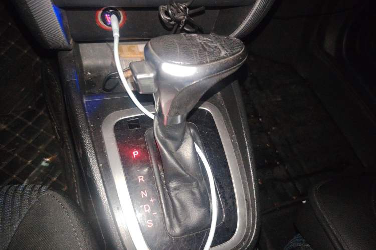Used Bestune B30 2016 1.6L Automatic Luxury Model Gear Lever