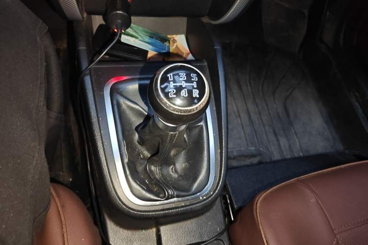 Used Bestune B30 2016 1.6L manual luxury version Gear Lever