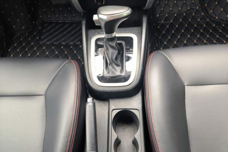 Used Bestune B30 2016 1.6L Automatic Luxury Model Gear Lever