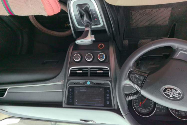 Used Bestune B30 2016 1.6L Automatic Luxury Model Interior 3