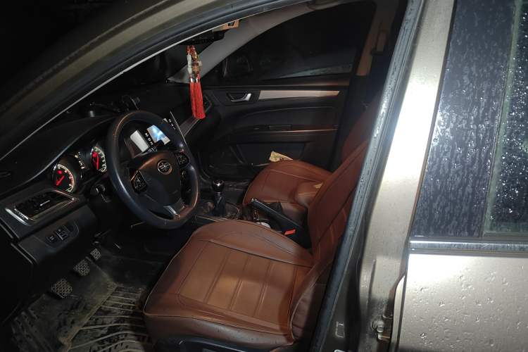 Used Bestune B30 2016 1.6L manual luxury version Left Front Seat