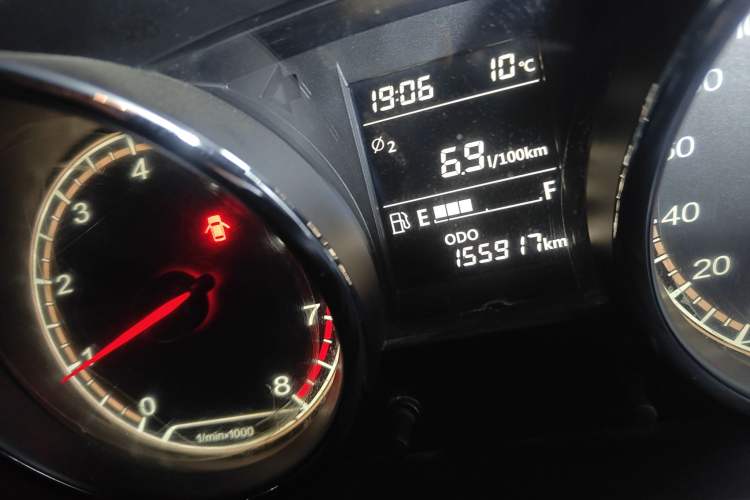 Used Bestune B30 2016 1.6L manual luxury version Odometer Close Up