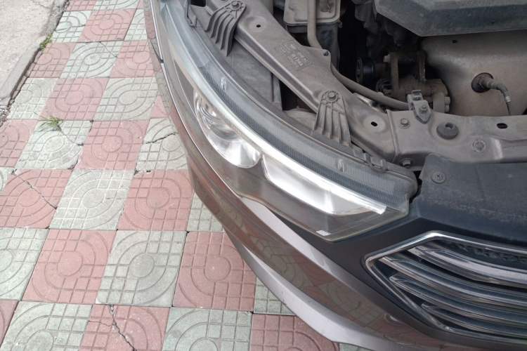 Used Bestune B30 2016 1.6L manual Comfort trim level Right Front Headlight