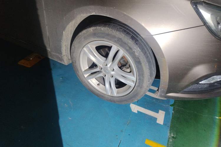 Used Bestune B30 2016 1.6L Automatic Luxury Model Right Front Wheel Hub