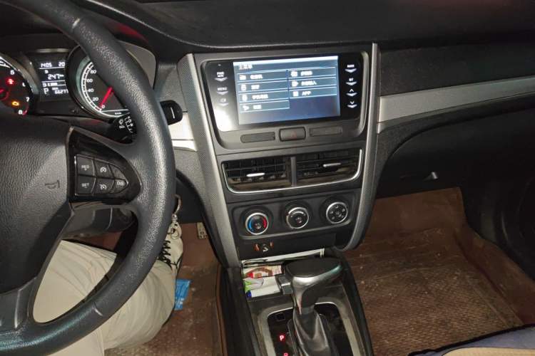 Used Bestune B30 2016 1.6L Automatic Luxury Model Audio And AC Panel