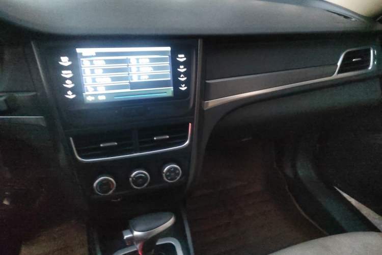 Used Bestune B30 2016 1.6L Automatic Premium Edition Audio And AC Panel