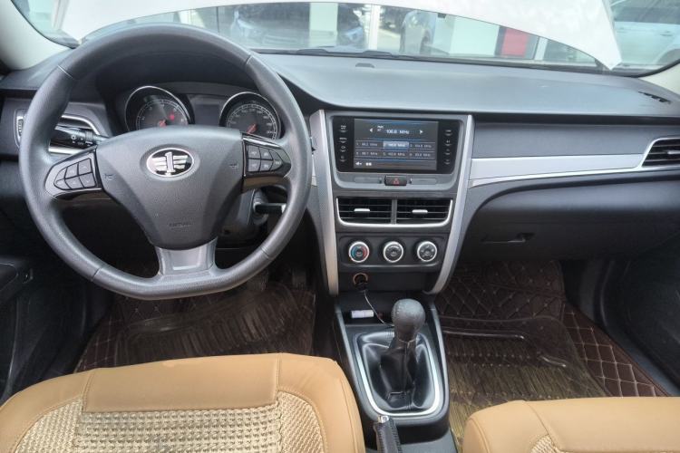 Used Bestune B30 2016 1.6L manual luxury version Center Console