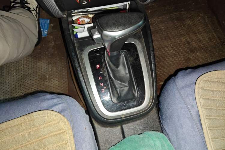 Used Bestune B30 2016 1.6L Automatic Luxury Model Gear Lever
