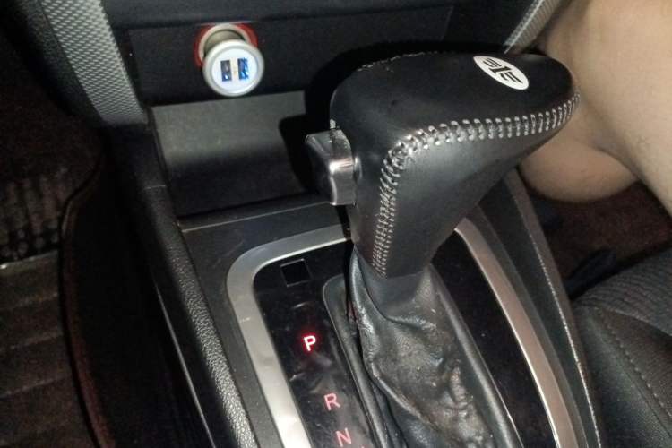 Used Bestune B30 2016 1.6L Automatic Premium Edition Gear Lever