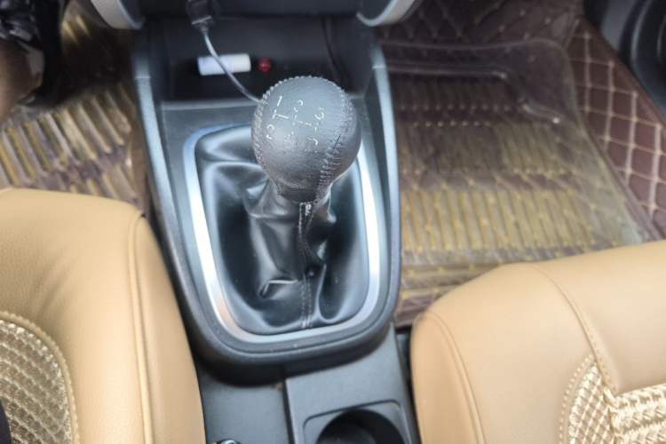 Used Bestune B30 2016 1.6L manual luxury version Gear Lever
