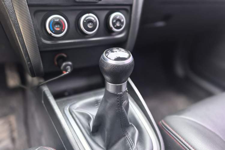 Used Bestune B30 2016 1.6L manual luxury version Gear Lever