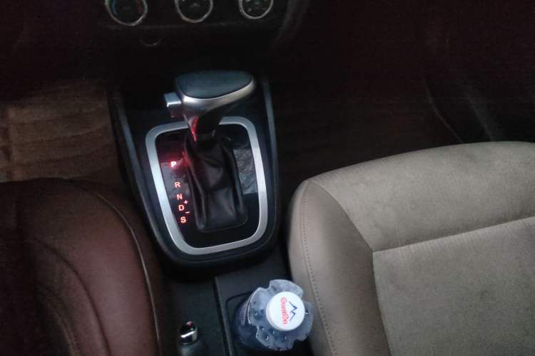 Used Bestune B30 2016 1.6L Automatic Premium Edition Gear Lever