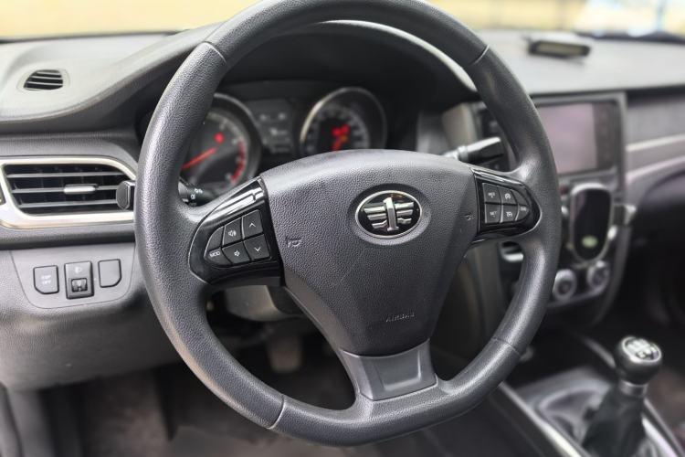 Used Bestune B30 2016 1.6L manual luxury version Interior 2