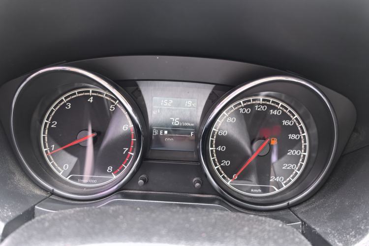 Used Bestune B30 2016 1.6L manual luxury version Interior 4