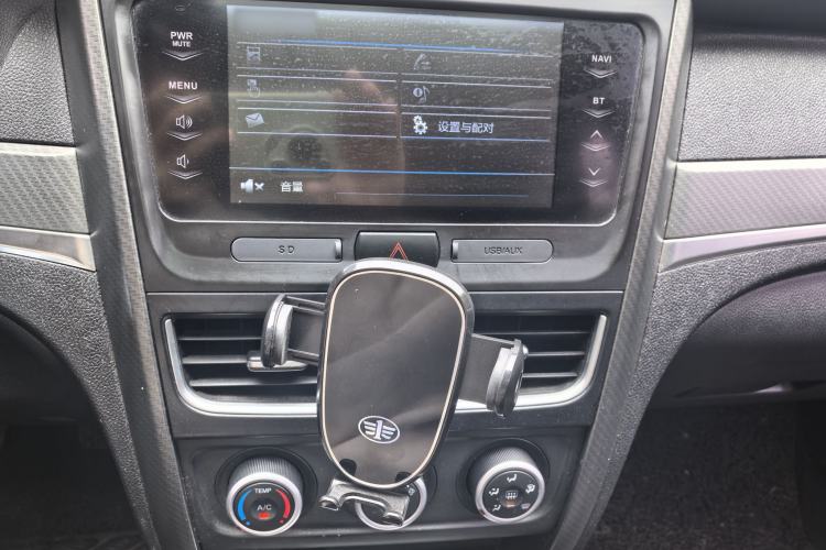 Used Bestune B30 2016 1.6L manual luxury version Interior 6