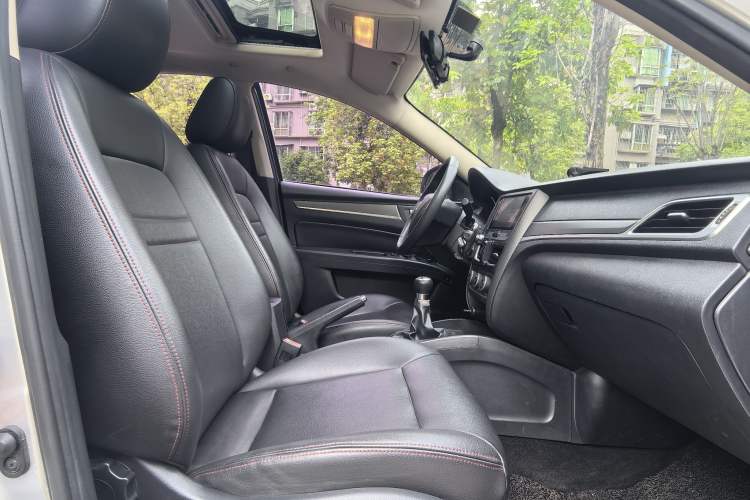 Used Bestune B30 2016 1.6L manual luxury version Interior 9