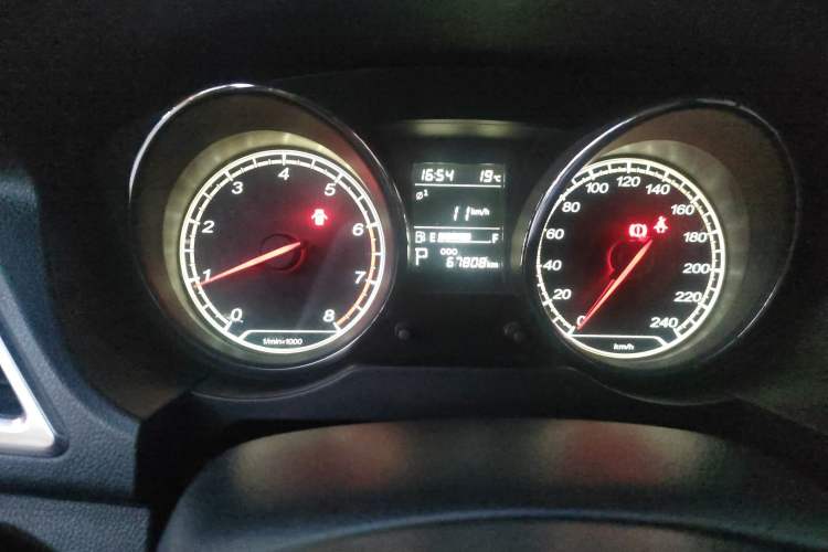 Used Bestune B30 2016 1.6L Automatic Premium Edition Odometer Close Up