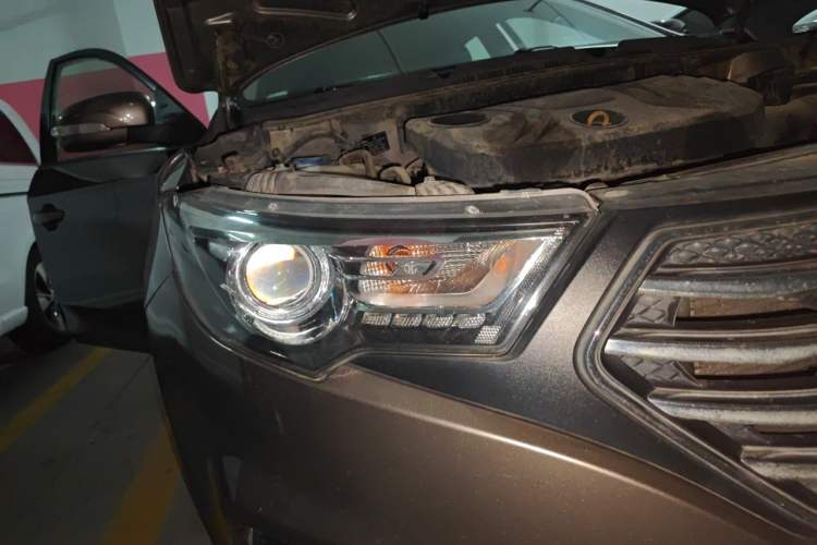 Used Bestune B30 2016 1.6L Automatic Luxury Model Right Front Headlight