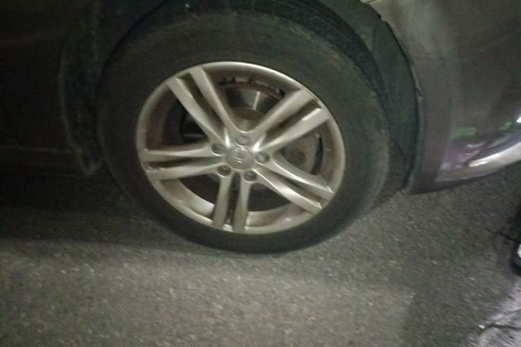 Used Bestune B30 2016 1.6L Automatic Premium Edition Right Front Wheel Hub