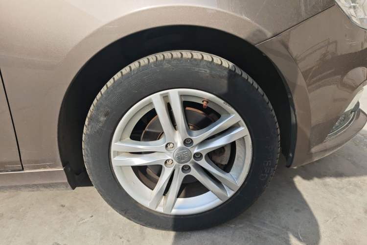 Used Bestune B30 2016 1.6L Automatic Luxury Model Right Front Wheel Hub