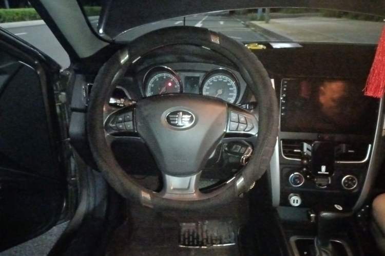 Used Bestune B30 2016 1.6L Automatic Premium Edition Steering Wheel