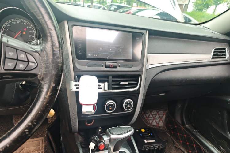 Used Bestune B30 2016 1.6L Automatic Luxury Model Audio And AC Panel