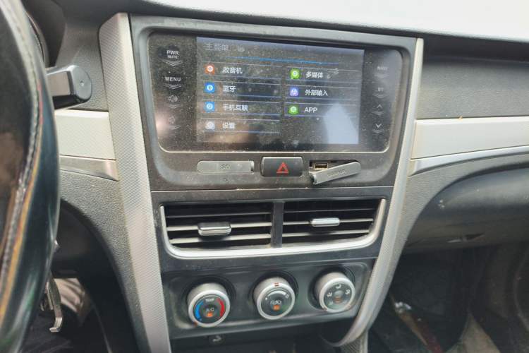 Used Bestune B30 2016 1.6L manual luxury version Audio And AC Panel