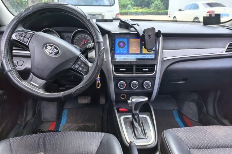 Used Bestune B30 2016 1.6L Automatic Premium Edition Center Console