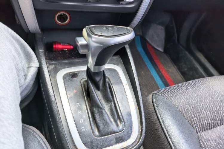 Used Bestune B30 2016 1.6L Automatic Premium Edition Gear Lever