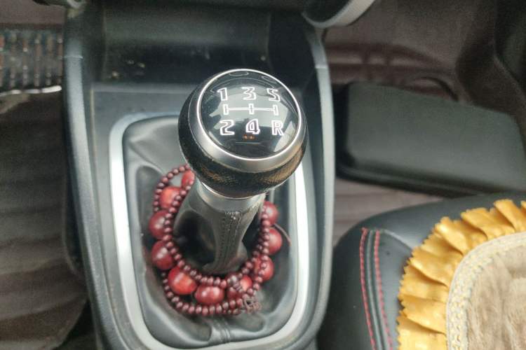 Used Bestune B30 2016 1.6L manual luxury version Gear Lever