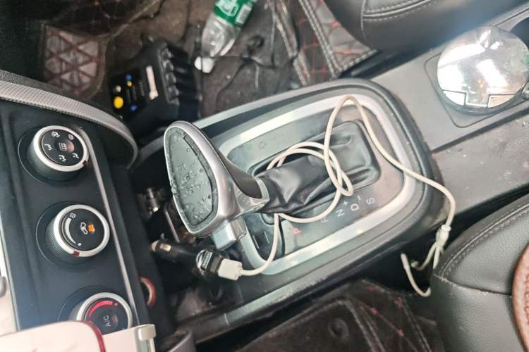 Used Bestune B30 2016 1.6L Automatic Luxury Model Gear Lever