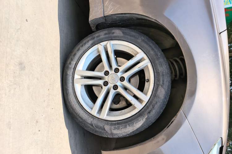 Used Bestune B30 2016 1.6L Automatic Premium Edition Right Front Wheel Hub