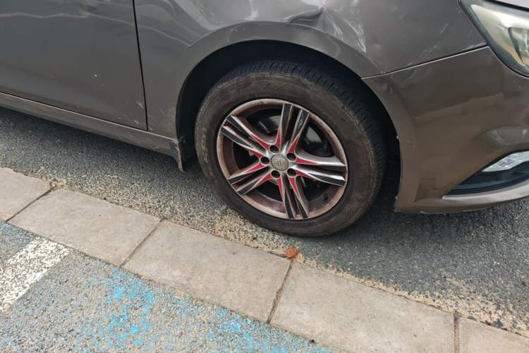 Used Bestune B30 2016 1.6L Automatic Luxury Model Right Front Wheel Hub