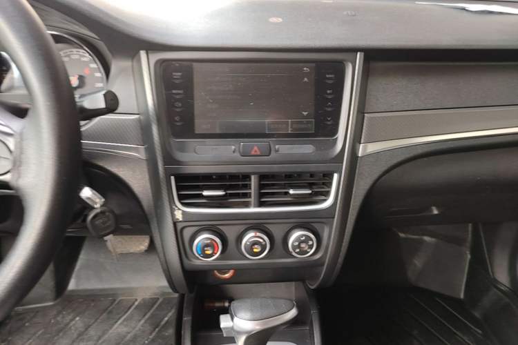 Used Bestune B30 2016 1.6L Automatic Luxury Model Audio And AC Panel