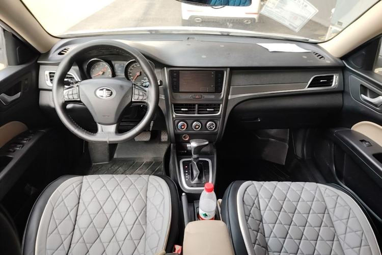 Used Bestune B30 2016 1.6L Automatic Luxury Model Center Console