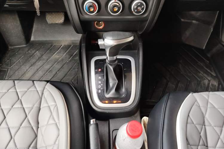 Used Bestune B30 2016 1.6L Automatic Luxury Model Gear Lever