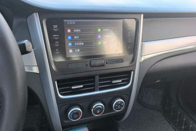 Used Bestune B30 2016 1.6L Automatic Luxury Model Audio And AC Panel