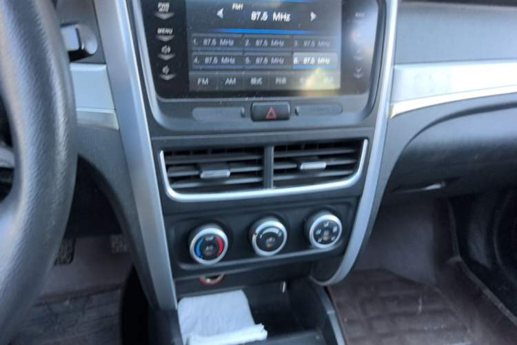 Used Bestune B30 2016 1.6L manual luxury version Audio And AC Panel