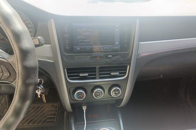 Used Bestune B30 2016 1.6L manual luxury version Audio And AC Panel