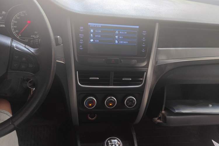 Used Bestune B30 2016 1.6L Manual Premium Edition Audio And AC Panel