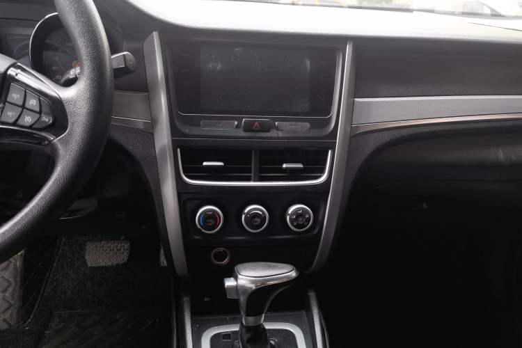 Used Bestune B30 2016 1.6L Automatic Luxury Model Audio And AC Panel
