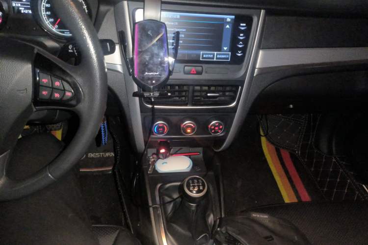 Used Bestune B30 2016 1.6L manual luxury version Audio And AC Panel