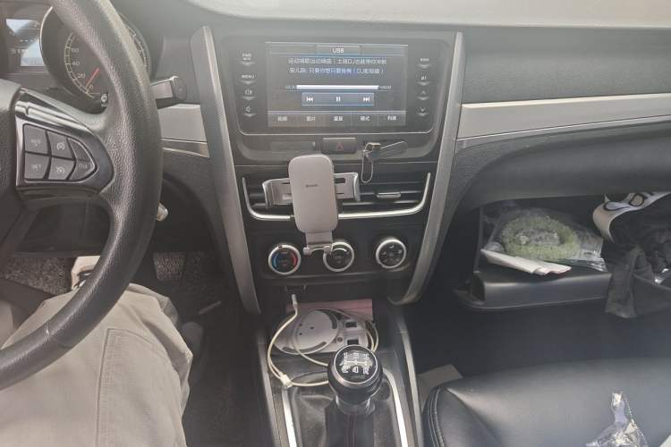Used Bestune B30 2016 1.6L manual luxury version Audio And AC Panel