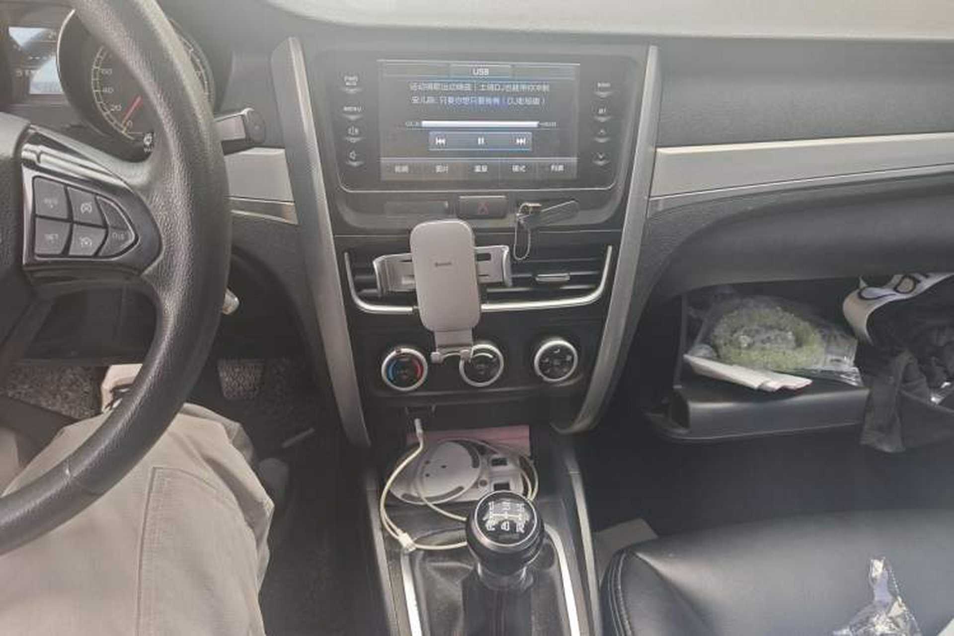 Used Bestune B30 2016 1.6L manual luxury version Audio And AC Panel