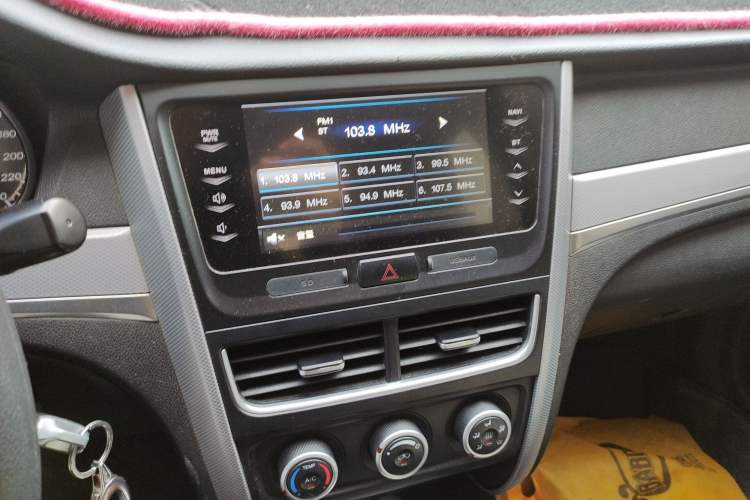 Used Bestune B30 2016 1.6L manual luxury version Audio And AC Panel