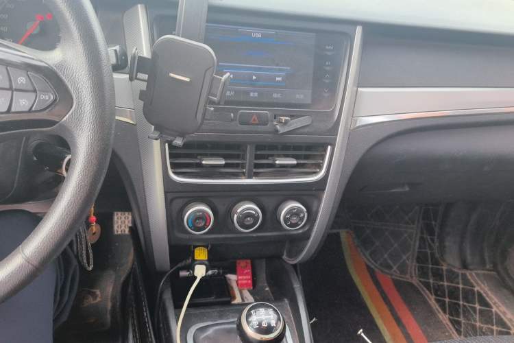 Used Bestune B30 2016 1.6L manual luxury version Audio And AC Panel