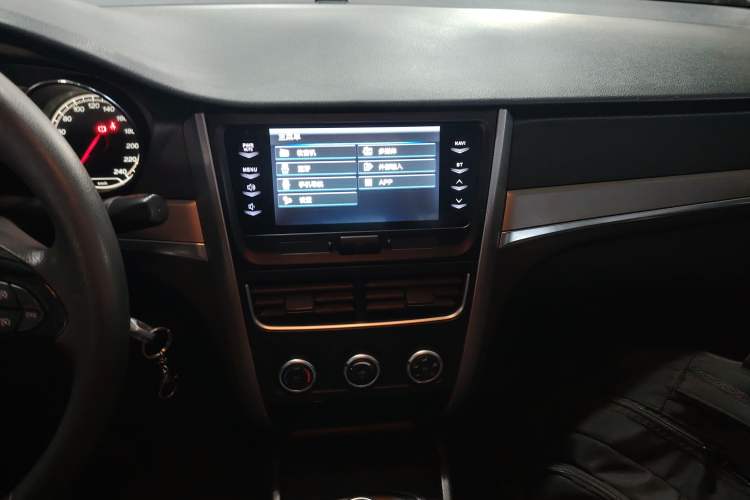 Used Bestune B30 2016 1.6L manual luxury version Audio And AC Panel