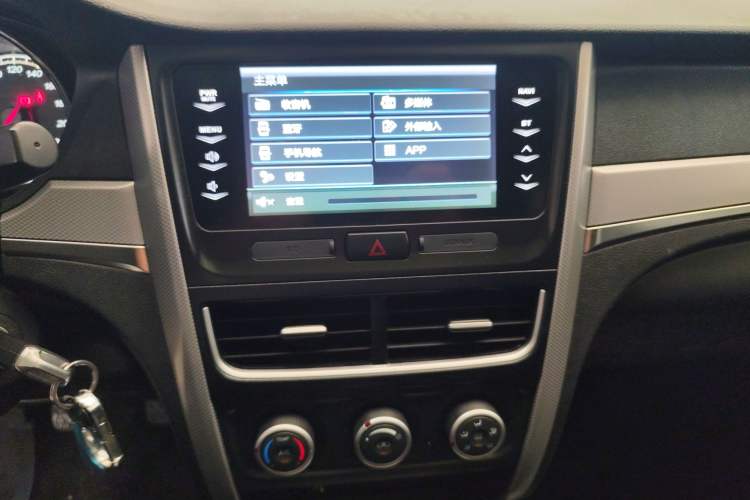 Used Bestune B30 2016 1.6L manual luxury version Audio And AC Panel