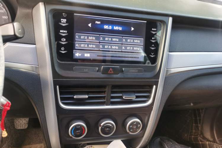 Used Bestune B30 2016 1.6L manual luxury version Audio And AC Panel